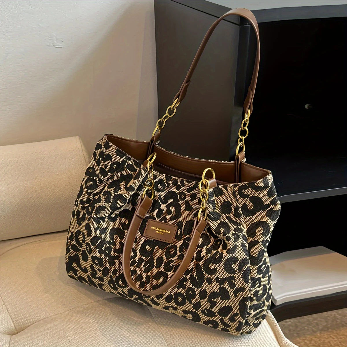 Fashionable contrasting leopard print design women's shoulder bag, retro and versatile popular large-capacity bag