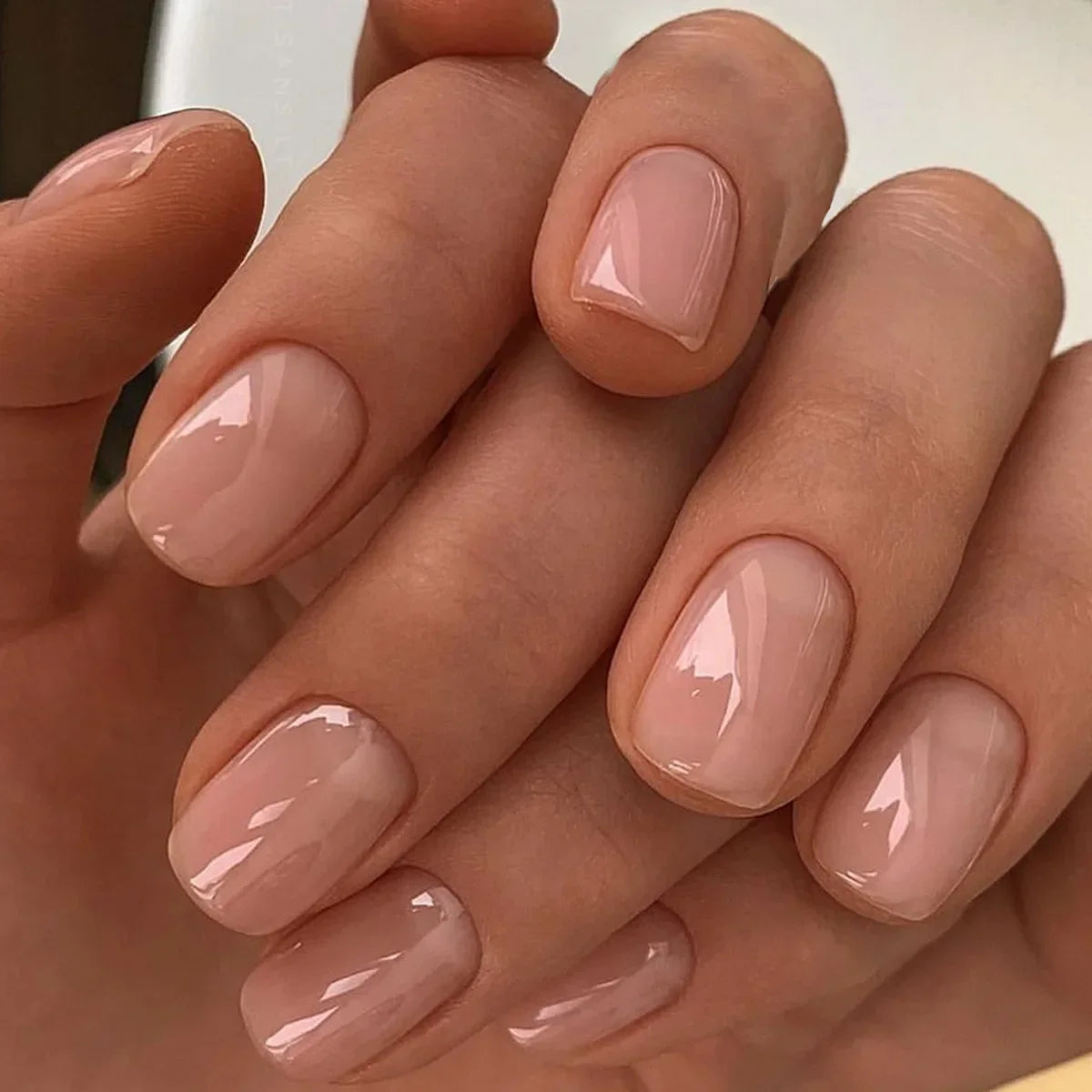 Glossy Press on Nails Set Short Oval Shiny Gradient French Nail Art Design Reusable Full Cover Fake Nails with Glue for Girls