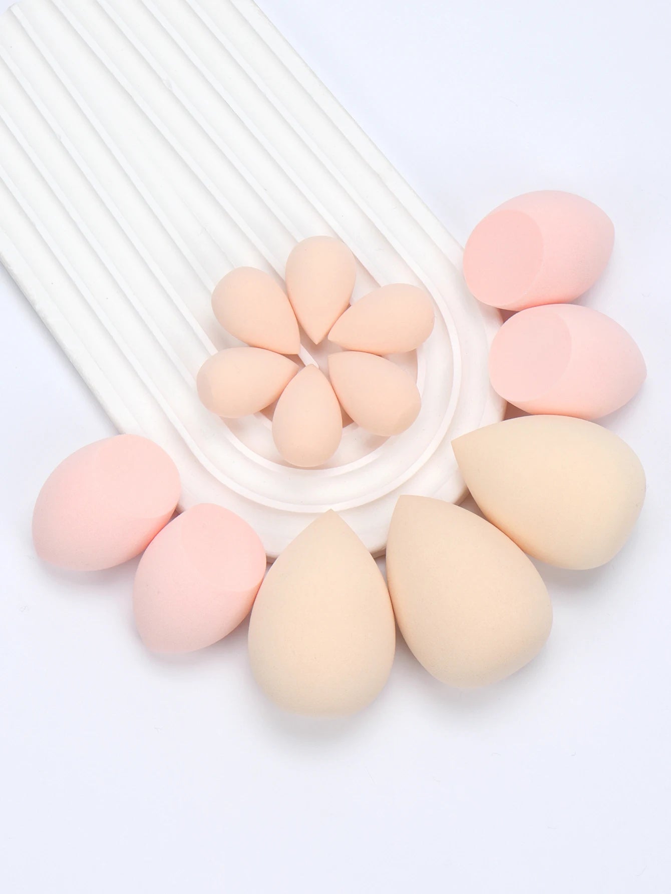 13 Large, Medium and Small Makeup Sponges, Which Become Larger When Exposed to Water, Do Not Contain Latex, Suitable for All Ski