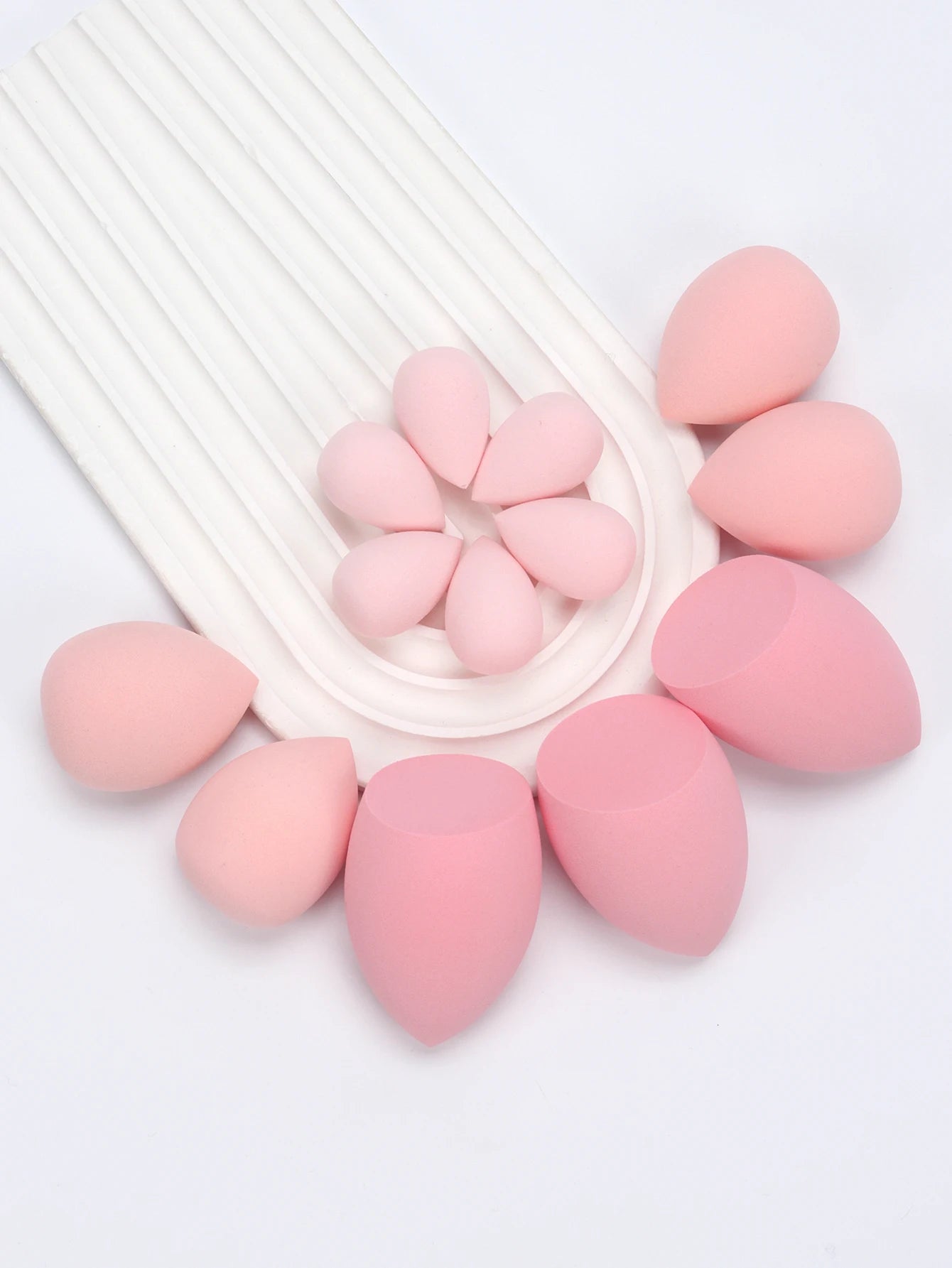 13 Large, Medium and Small Makeup Sponges, Which Become Larger When Exposed to Water, Do Not Contain Latex, Suitable for All Ski