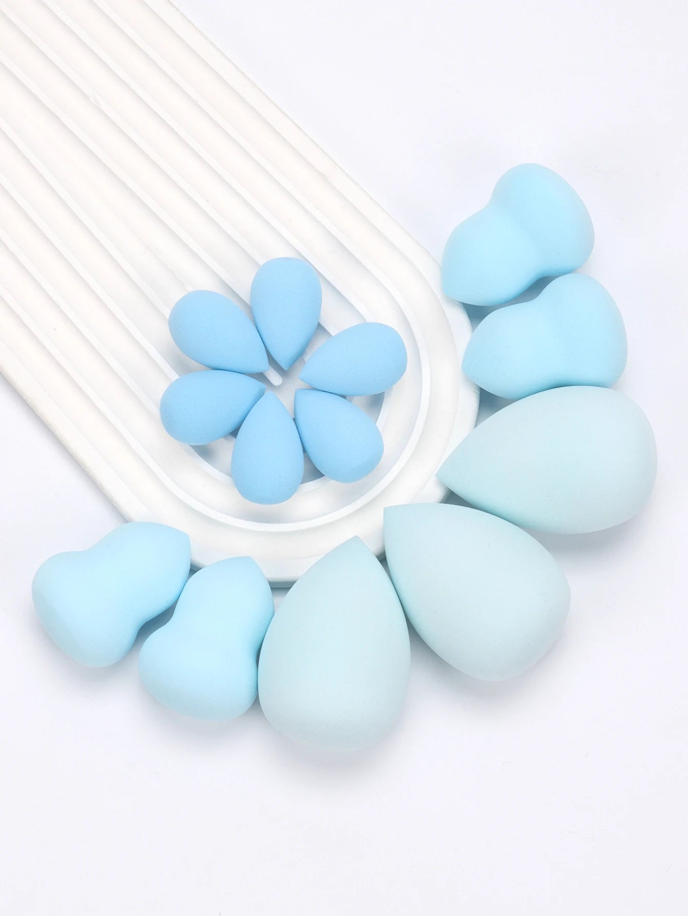 13 Large, Medium and Small Makeup Sponges, Which Become Larger When Exposed to Water, Do Not Contain Latex, Suitable for All Ski