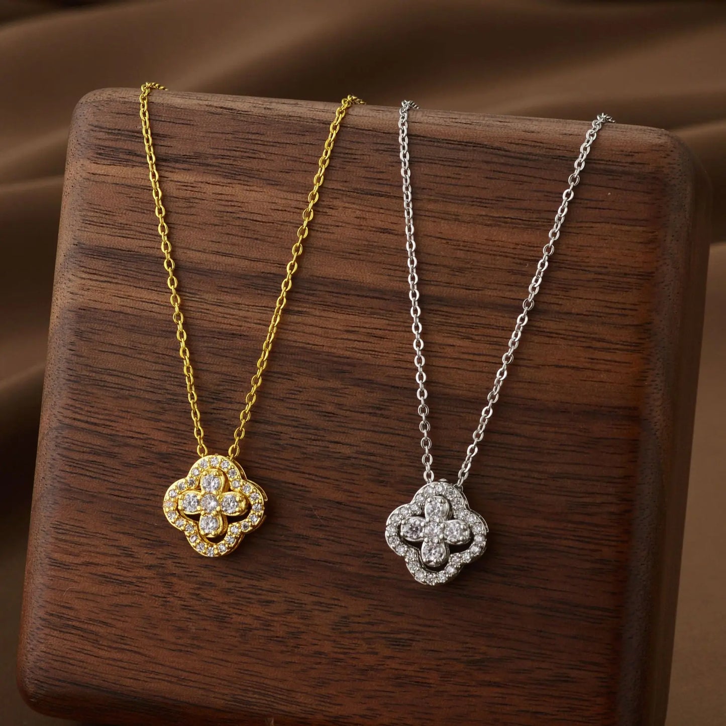 Lucky Four-leaf Clover CZ Necklace For Women's Dynamic Fashion Clavicle Chain Versatile Fashion Accessories