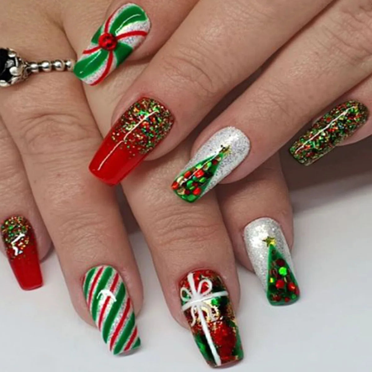 24PCS Christmas Green Monster Press-On Nails – Snowflake & Rhinestone Holiday Nail Art 💅🎄
