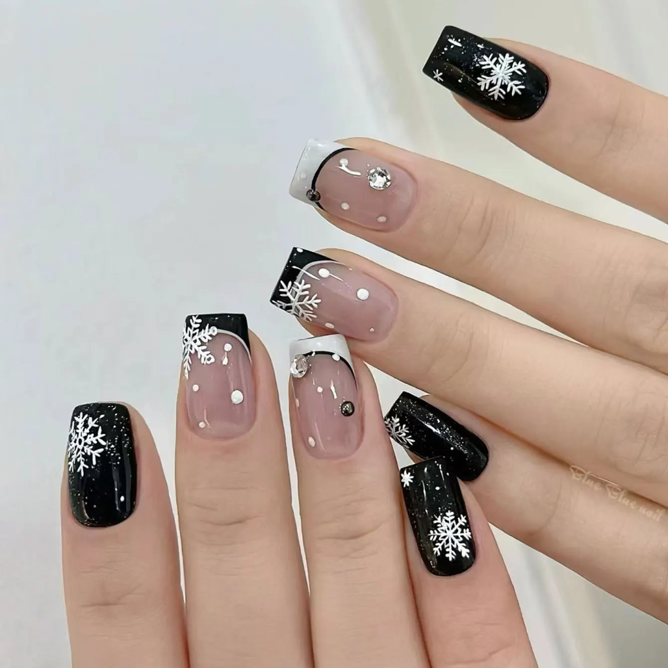 24PCS Christmas Green Monster Press-On Nails – Snowflake & Rhinestone Holiday Nail Art 💅🎄