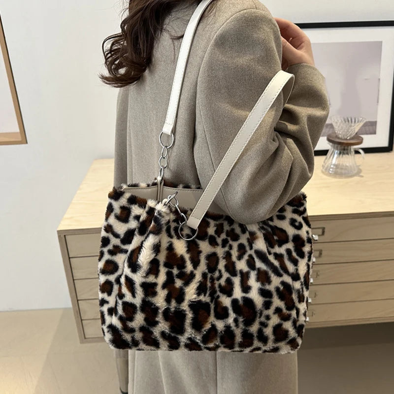 Leopard Print Fur Bags Women Fashion Portable Faux Fur Handbags Winter Soft Warm Bag Girls Fluffy Large Capacity Tote Purse