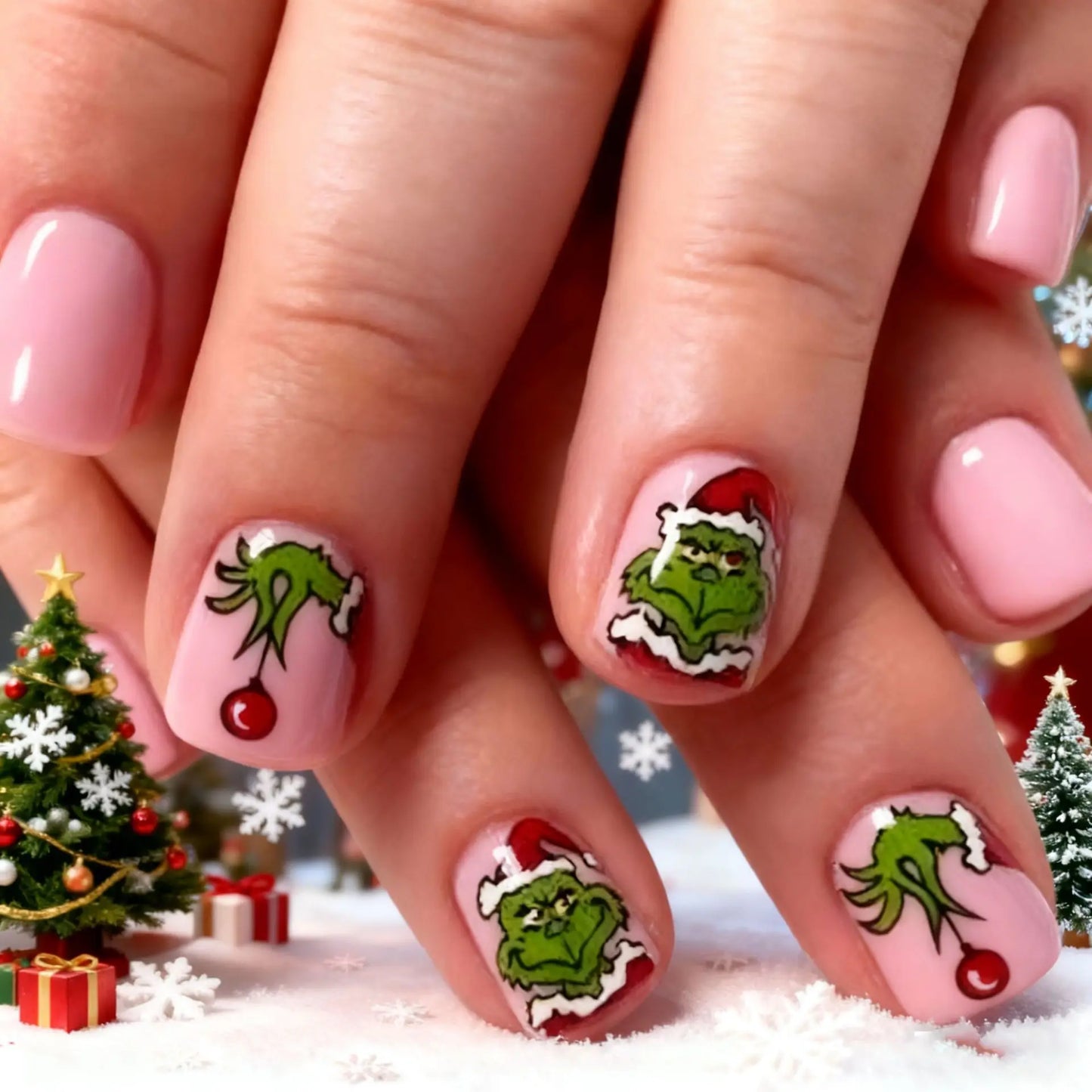 24PCS Christmas Green Monster Press-On Nails – Snowflake & Rhinestone Holiday Nail Art 💅🎄